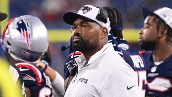 Jerod Mayo delivers no-nonsense reaction to "Fire Mayo" chants during Patriots 40-7 blowout loss against Chargers 