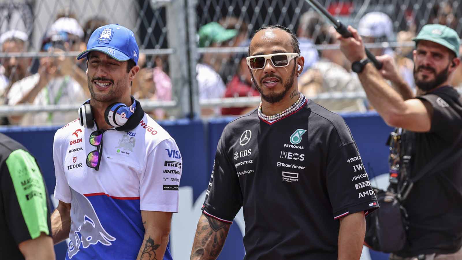 Ex-F1 mechanic compares Lewis Hamilton’s Mercedes struggles to Daniel Ricciardo disastrous McLaren stint