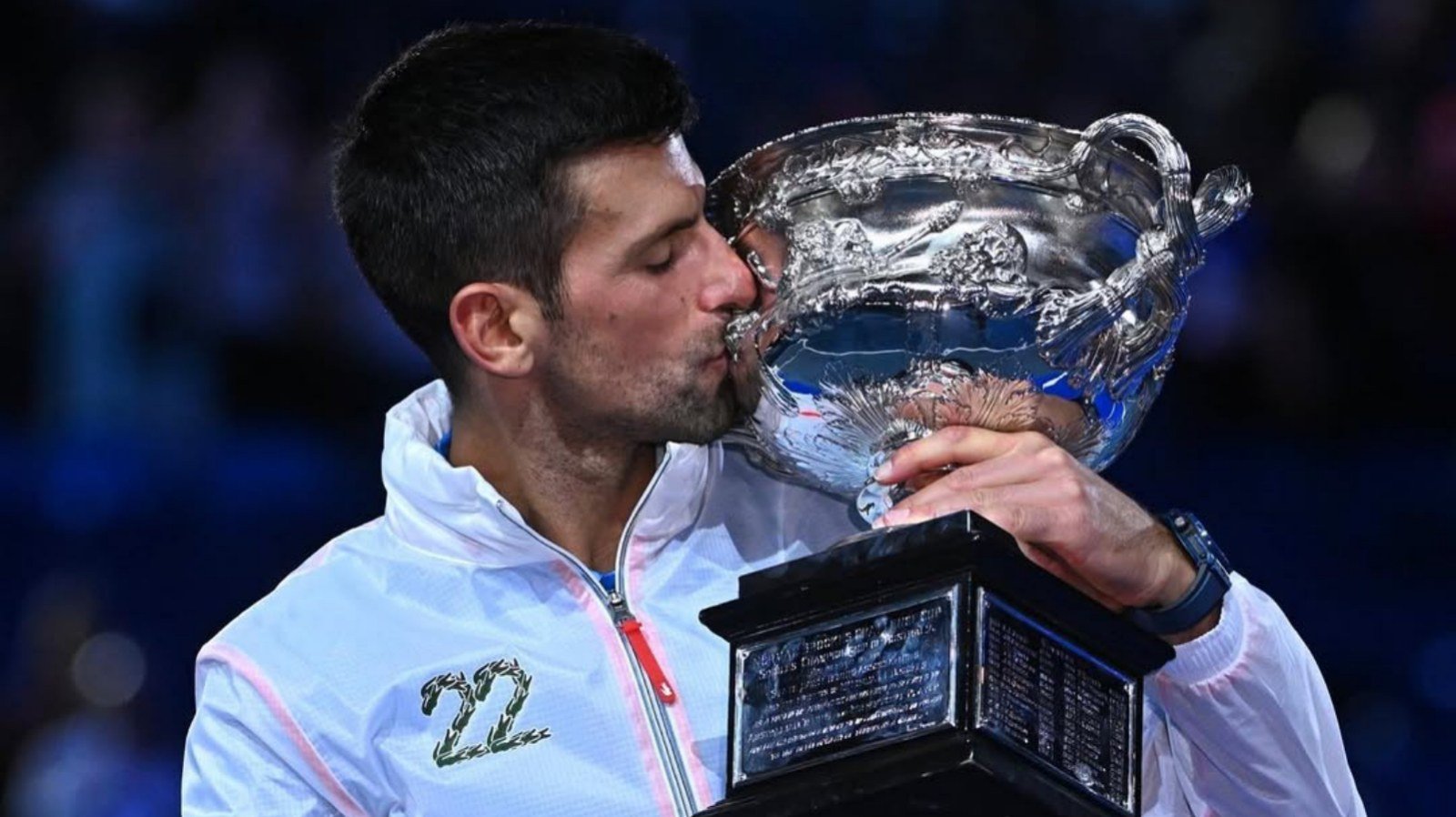 What makes Novak Djokovic a top favorite to win the Australian Open 2025 ahead of Jannik Sinner?